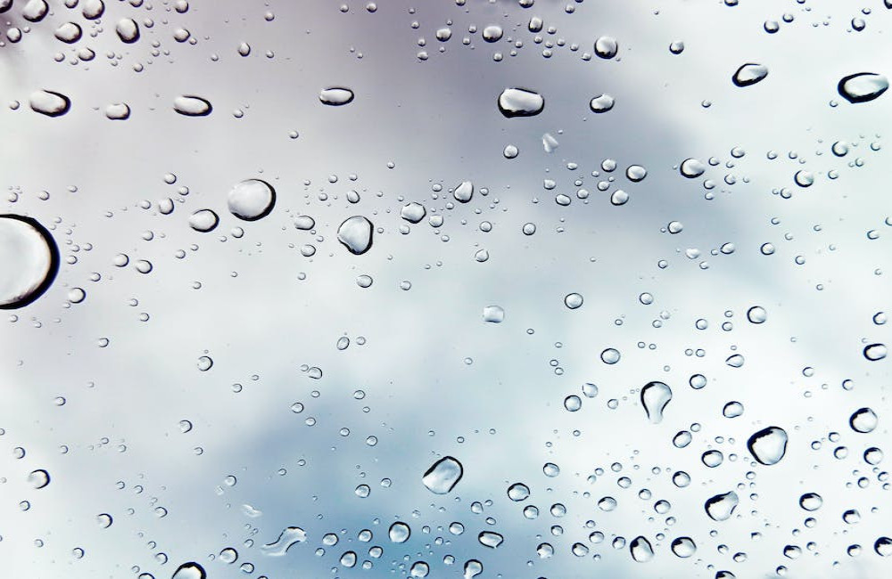 Waarom is glas doorzichtig terwijl andere materialen dat niet zijn?