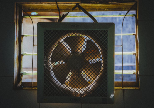 Waarom koelt ventilatorlucht niet en wat werkt wel om af te koelen?