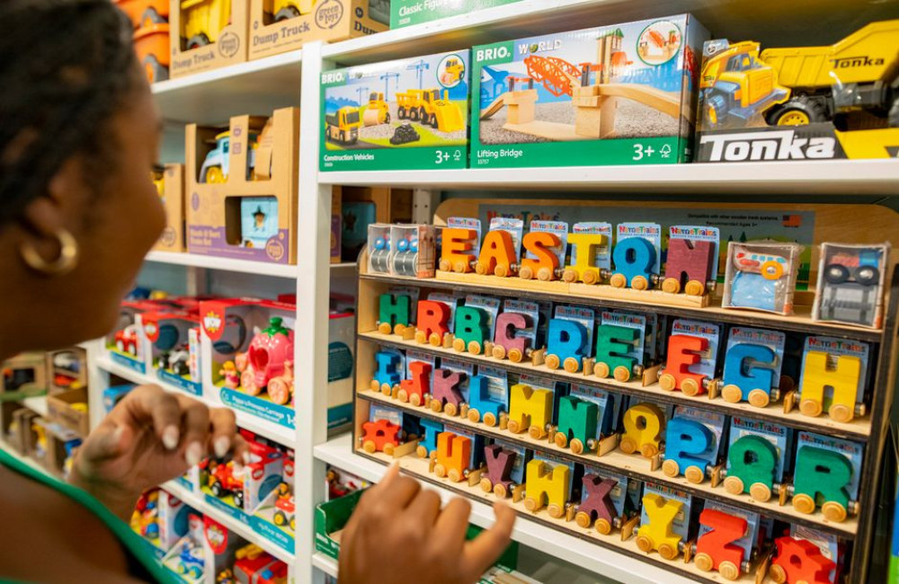 Wanneer komt het speelgoedboek van Intertoys uit in 2026 en waar vind je hem online