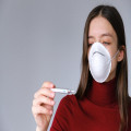 Wat is het verschil tussen koorts en verhoging?