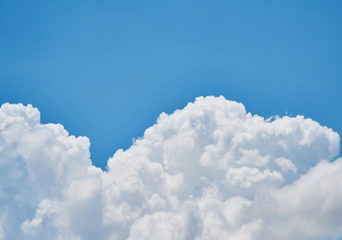 Waarom worden wolken donkerder voordat het gaat regenen?