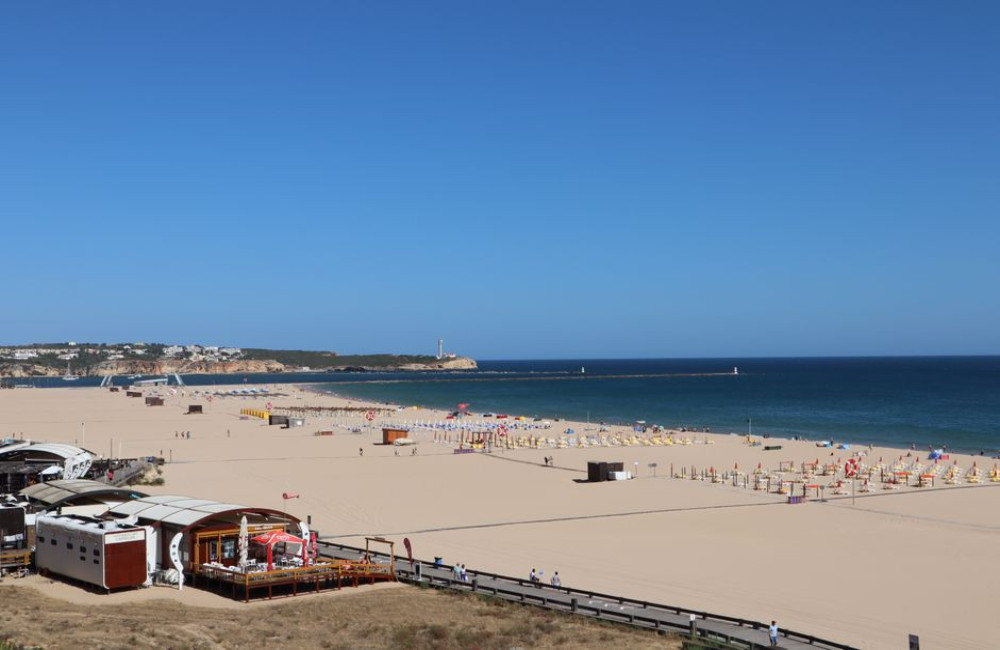 Praia da Rocha: breed strand, rotsen en boulevard bij Portimão in de Algarve