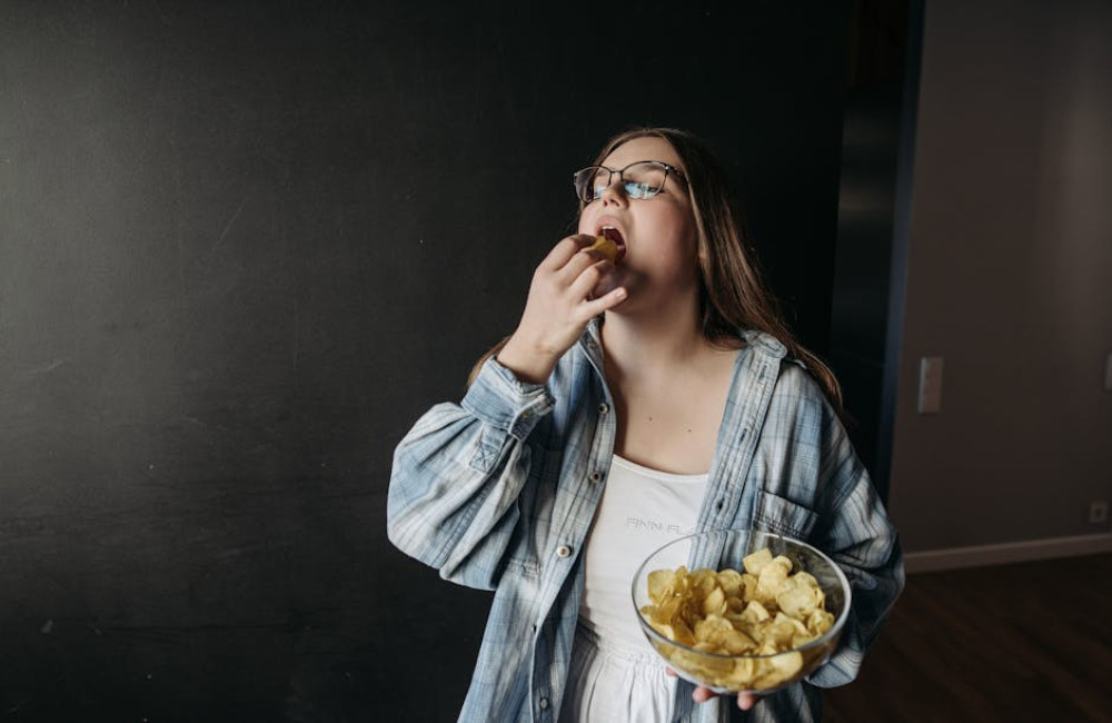 Waarom krijgen mensen honger zelfs na een grote maaltijd?