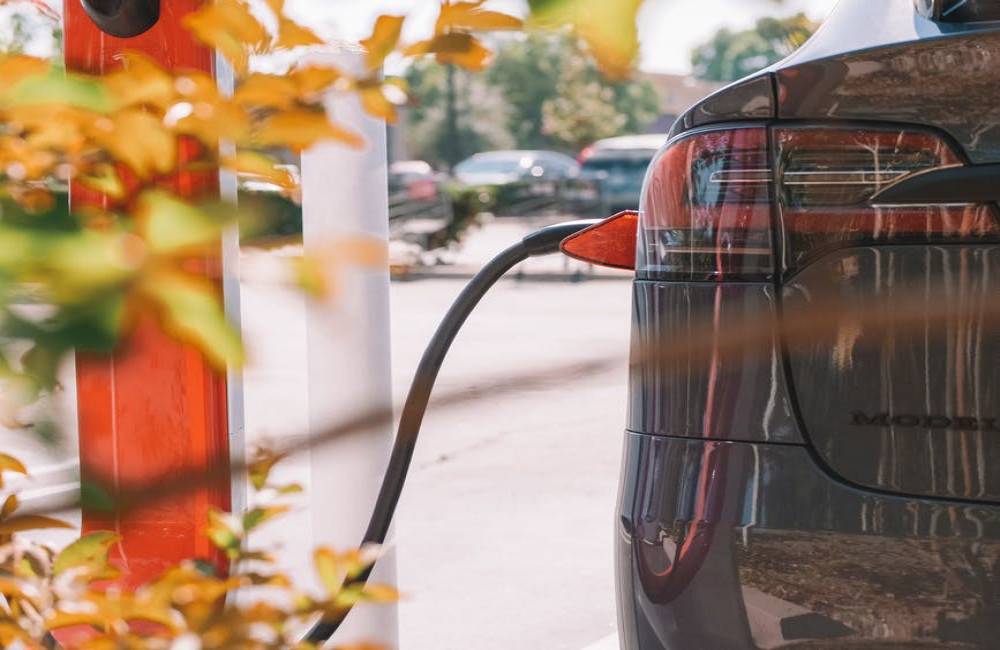 Hoe lang duurt snelladen met Tesla?